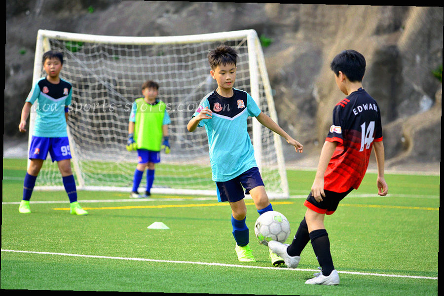 手绘战术线、箭头与分区标记组成的战术板